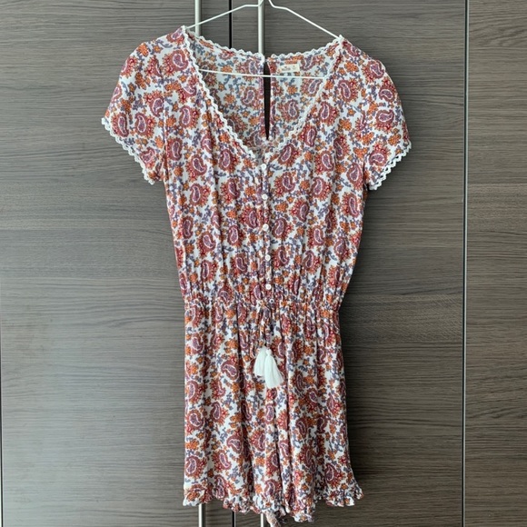 Hollister Floral Cinch Tie Romper - Picture 1 of 4